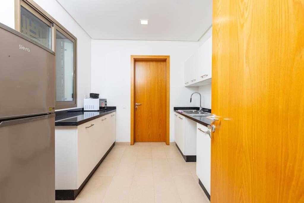 Modern 2Br Retreat In Marina Sale Luxury Living Apartment Hajja Exterior photo