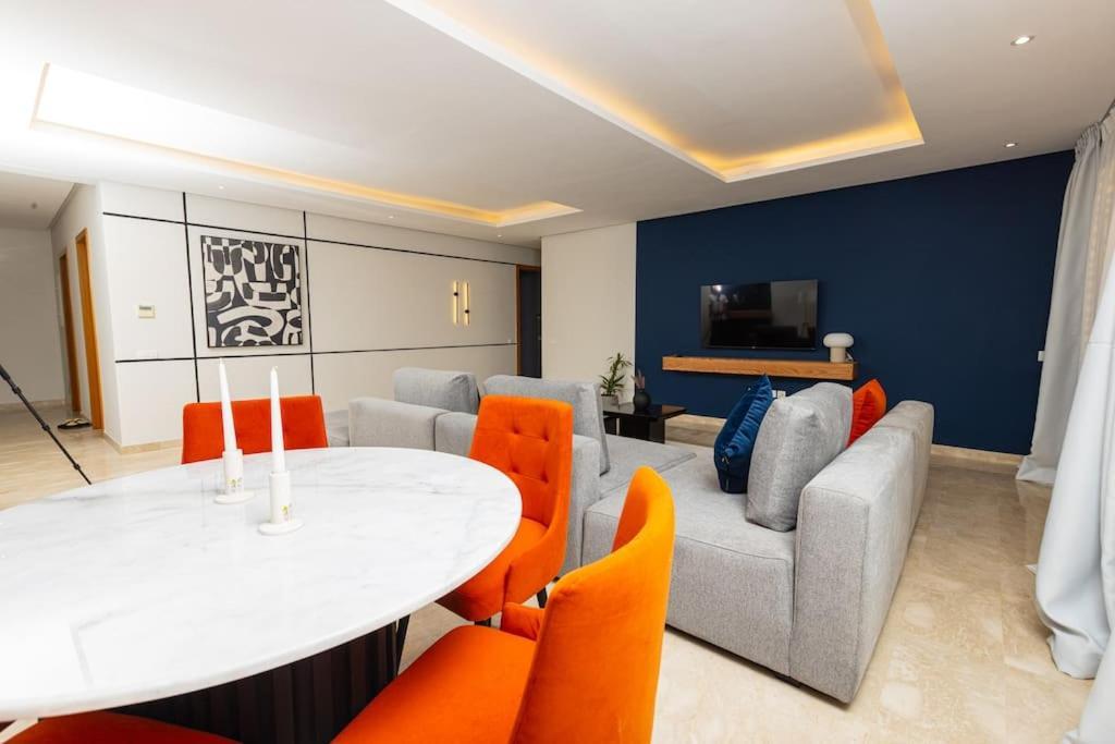 Modern 2Br Retreat In Marina Sale Luxury Living Apartment Hajja Exterior photo